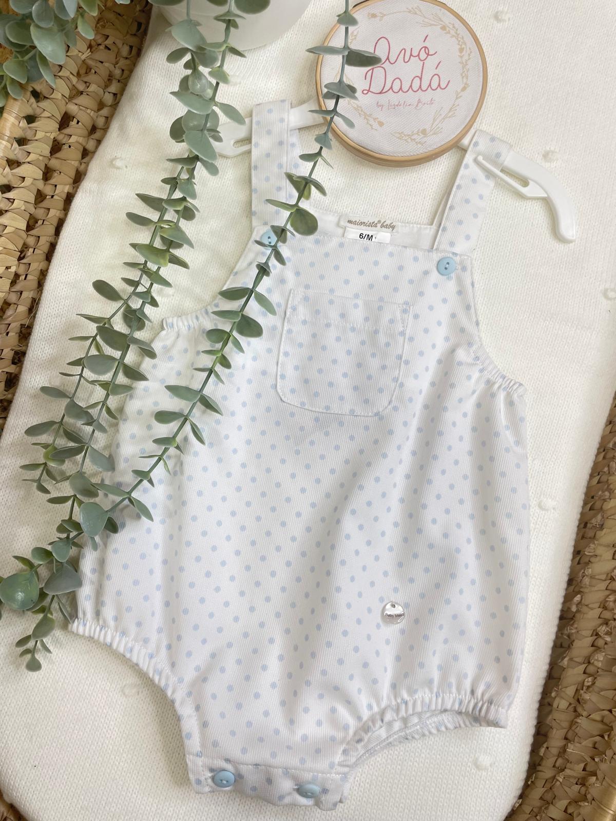 Babygrow branco com bolinhas azuis claras e bolso frontal em tecido branco