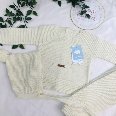 Conjunto&#x20;de&#x20;camisola,&#x20;cal&#x00E7;a&#x20;e&#x20;touca&#x20;em&#x20;malha