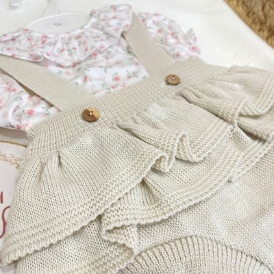 Conjunto&#x20;de&#x20;camisa&#x20;e&#x20;fofo&#x20;com&#x20;folhos