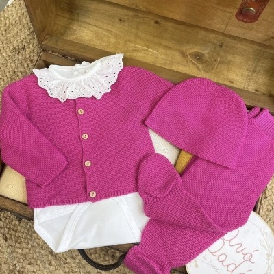 Conjunto&#x20;de&#x20;casaco,&#x20;cal&#x00E7;a&#x20;e&#x20;gorro&#x20;de&#x20;inverno