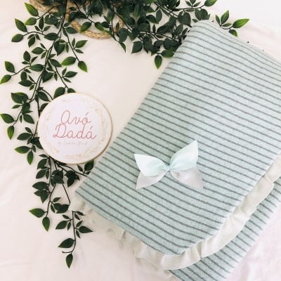 Conjunto&#x20;de&#x20;babygrow&#x20;e&#x20;manta&#x20;com&#x20;brilhantes