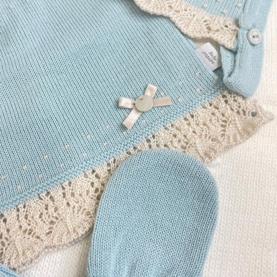 Conjunto&#x20;de&#x20;camisola,&#x20;cal&#x00E7;as&#x20;e&#x20;touca
