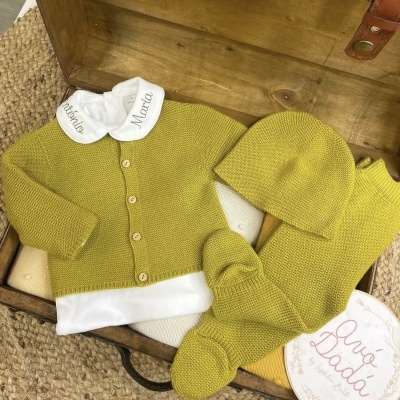 Conjunto&#x20;de&#x20;casaco,&#x20;cal&#x00E7;a&#x20;e&#x20;gorro&#x20;de&#x20;inverno