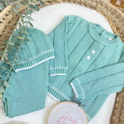 Conjunto&#x20;de&#x20;camisola,&#x20;cal&#x00E7;as&#x20;e&#x20;gorro