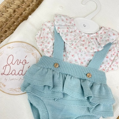 Conjunto&#x20;de&#x20;camisa&#x20;e&#x20;fofo&#x20;com&#x20;folhos