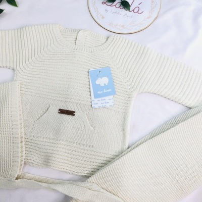 Conjunto&#x20;de&#x20;camisola,&#x20;cal&#x00E7;a&#x20;e&#x20;touca&#x20;em&#x20;malha