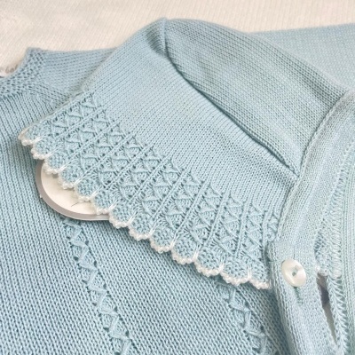 Conjunto&#x20;de&#x20;camisola,&#x20;cal&#x00E7;as&#x20;e&#x20;touca