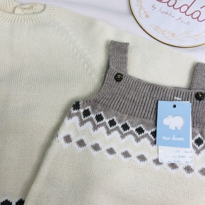 conjunto&#x20;de&#x20;camisola&#x20;e&#x20;fofo&#x20;em&#x20;malha