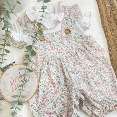 Conjunto&#x20;de&#x20;jardineira&#x20;e&#x20;camisola