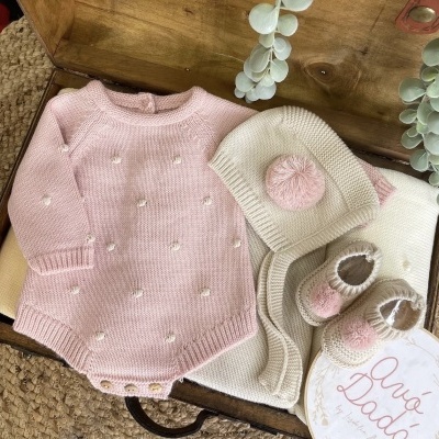 Conjunto&#x20;de&#x20;fofo,&#x20;touca&#x20;e&#x20;botinhas&#x20;de&#x20;inverno