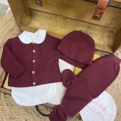Conjunto&#x20;de&#x20;casaco,&#x20;cal&#x00E7;a&#x20;e&#x20;gorro&#x20;de&#x20;inverno