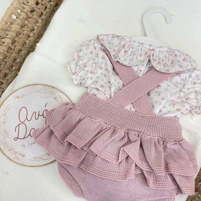 Conjunto&#x20;de&#x20;camisa&#x20;e&#x20;fofo&#x20;com&#x20;folhos