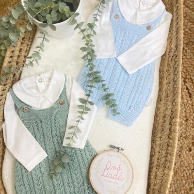 Conjunto&#x20;jardineira&#x20;e&#x20;body
