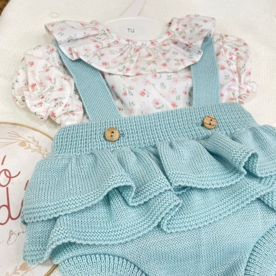 Conjunto&#x20;de&#x20;camisa&#x20;e&#x20;fofo&#x20;com&#x20;folhos
