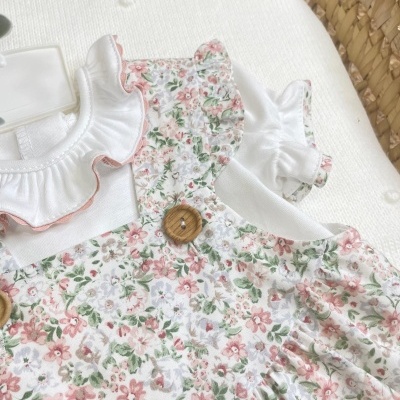 Conjunto&#x20;de&#x20;jardineira&#x20;e&#x20;camisola