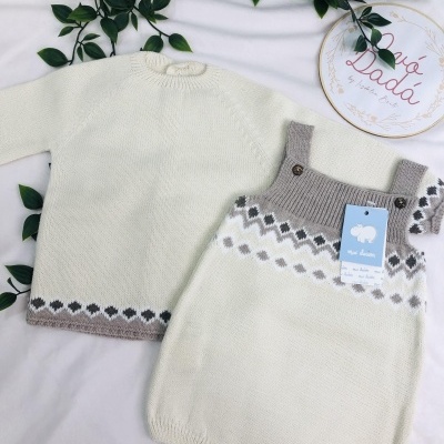 conjunto&#x20;de&#x20;camisola&#x20;e&#x20;fofo&#x20;em&#x20;malha