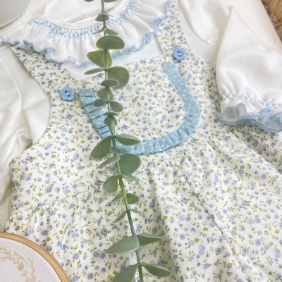 Conjunto&#x20;de&#x20;jardineira&#x20;e&#x20;camisola