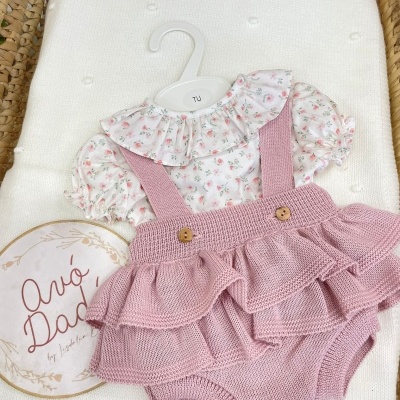 Conjunto&#x20;de&#x20;camisa&#x20;e&#x20;fofo&#x20;com&#x20;folhos