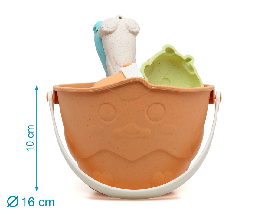 balde laranja com pá azul clara e molde verde, fundo branco