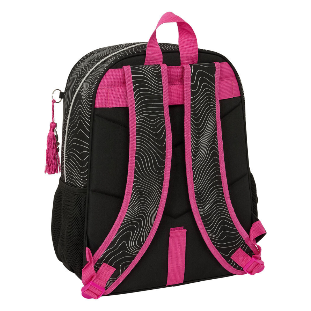 Mochila preta com alças cor de rosa e padrão branco ondulado