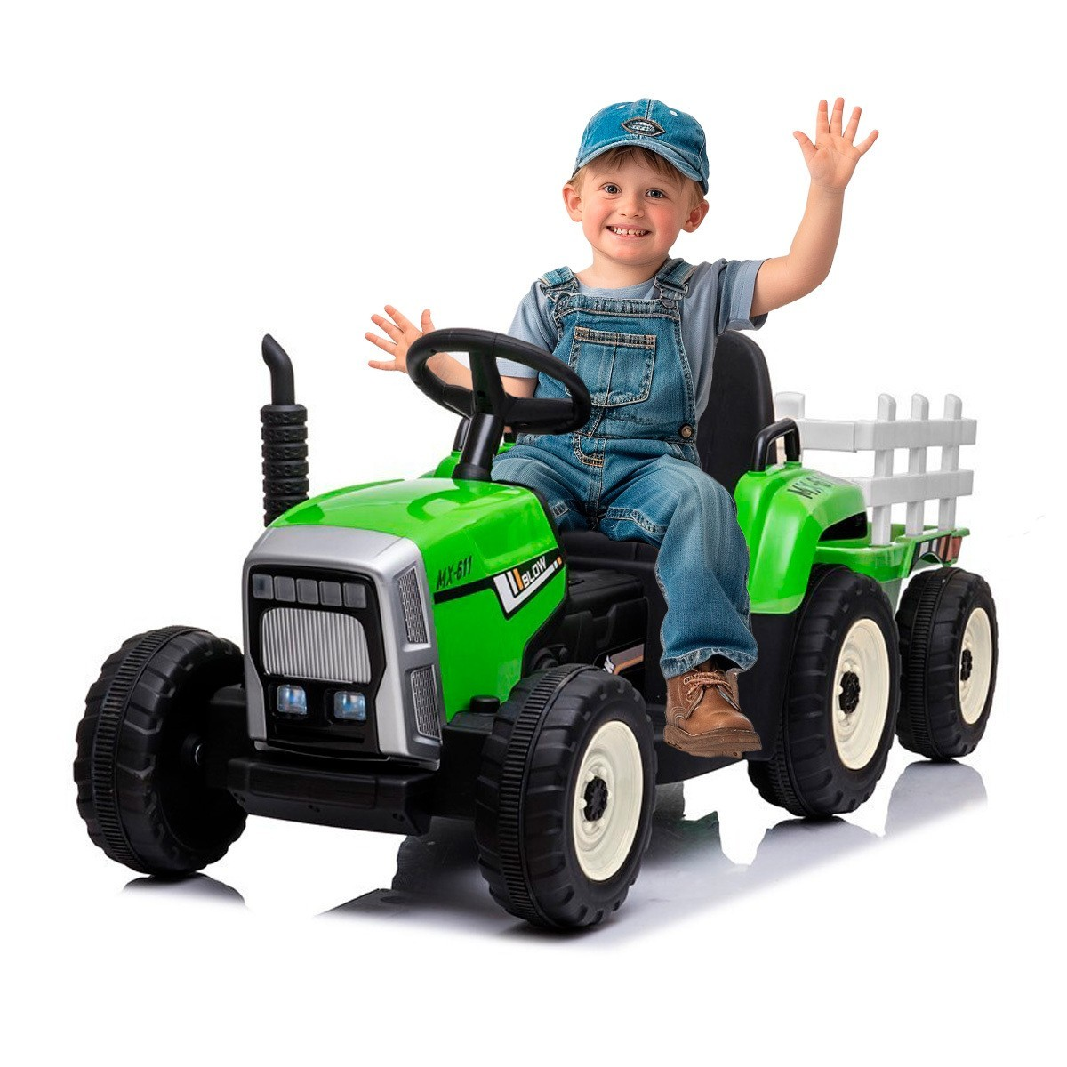 Trator de brinquedo verde com menino sentado a sorrir