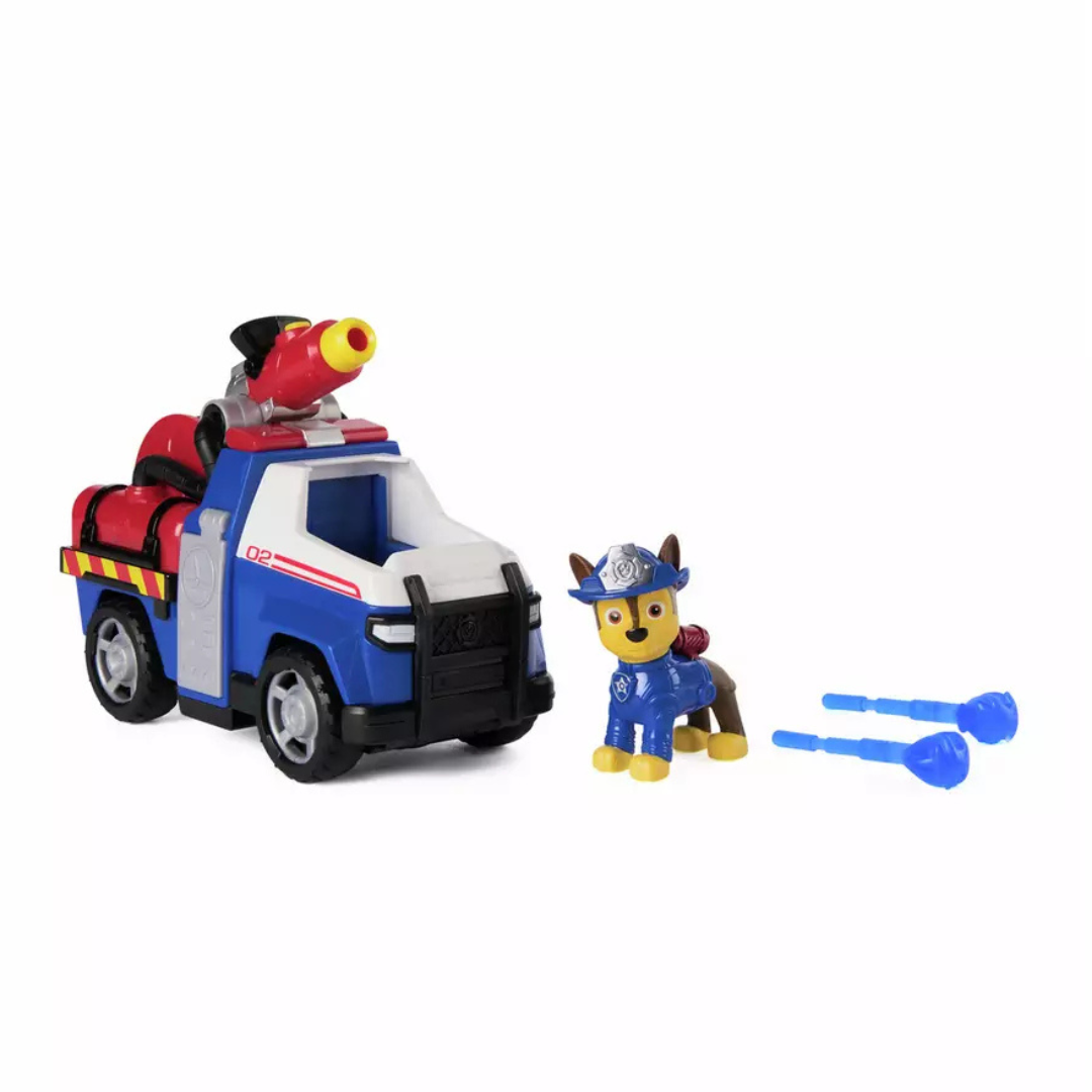Brinquedo de carrinha azul e branca com canhão e figura de cão em azul com capacete