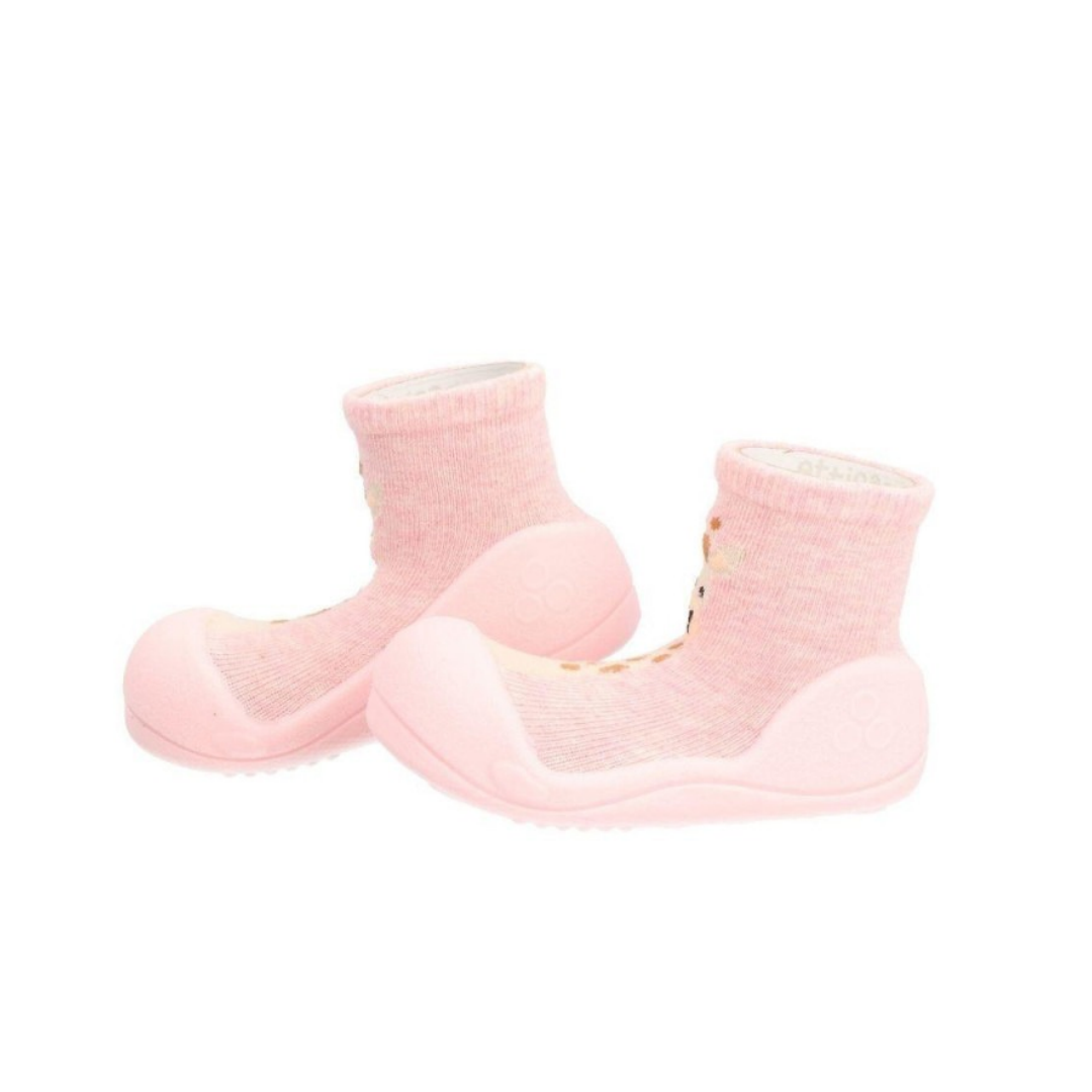 Par de sapatos tipo meias rosas para bebé
