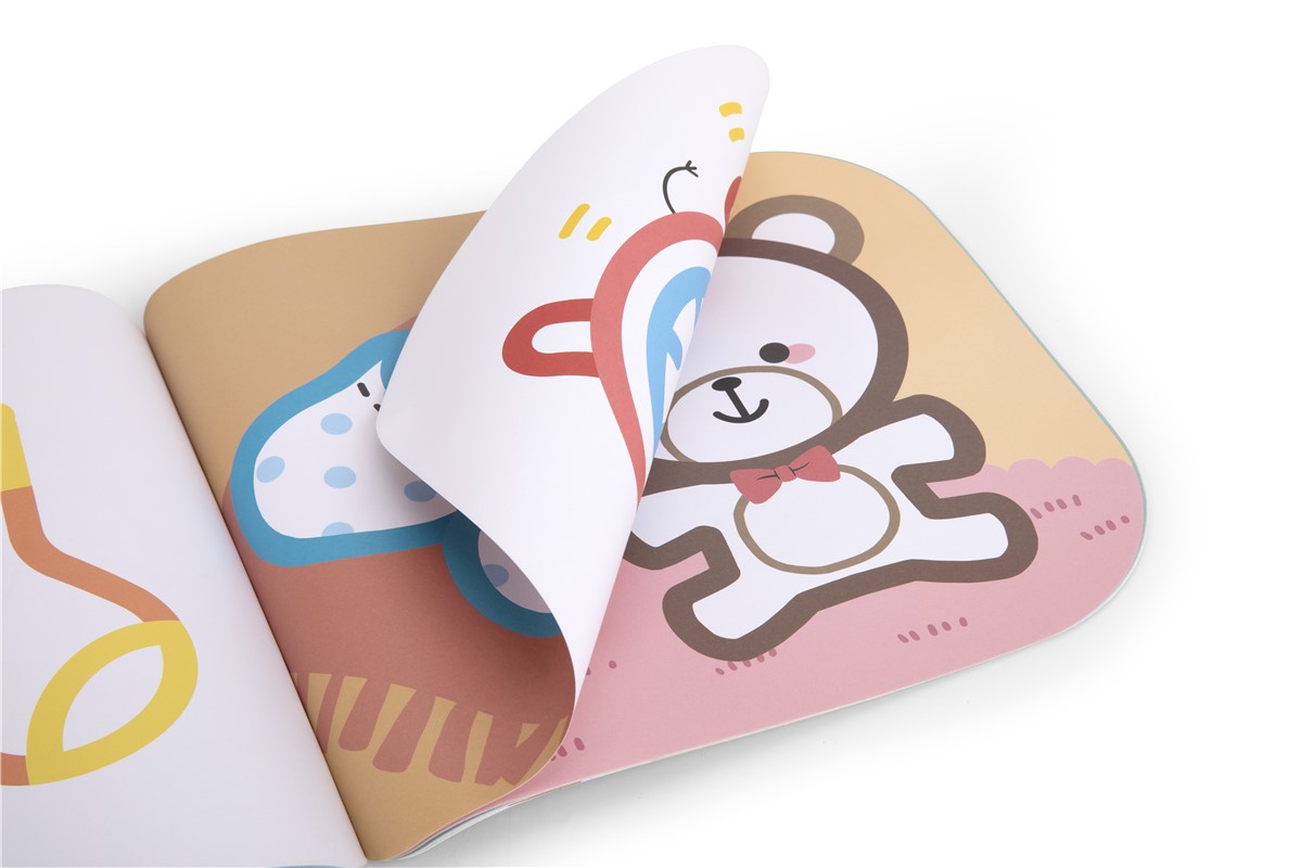 Livro infantil ilustrado com ursos e animais coloridos