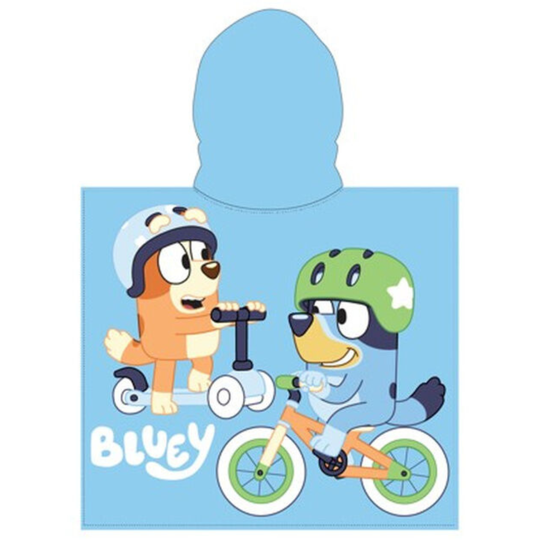 Poncho azul claro com personagens caninas e texto BLUEY