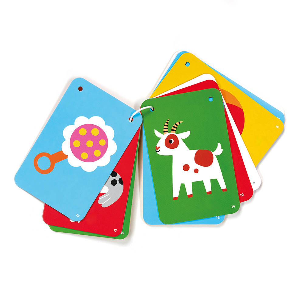 Conjunto de cartões infantis coloridos com ilustrações simples ligados por argola branca