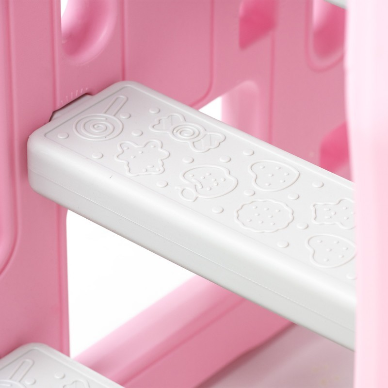 Escadinha infantil de plástico rosa com degraus brancos e desenhos em relevo