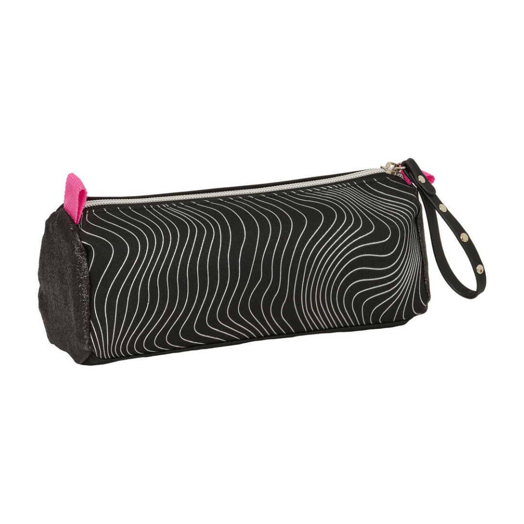 Estojo preto com linhas onduladas brancas e detalhes cor de rosa