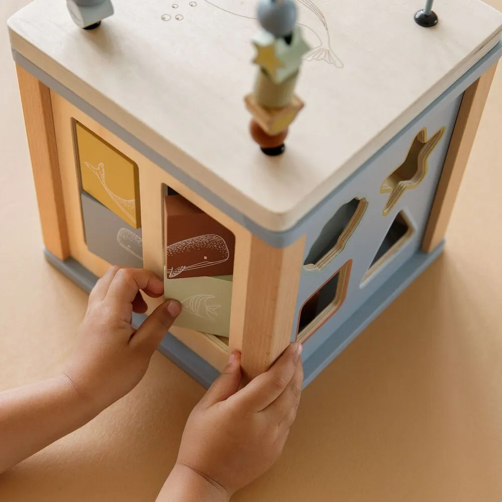 Brinquedo de blocos de madeira com formas e imagens de animais marinhos