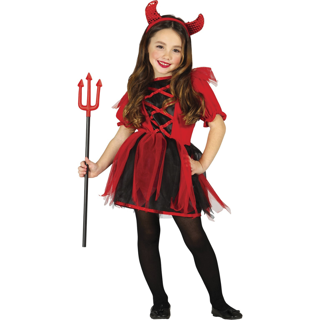 Criança com roupa de diabo e tridente vermelho