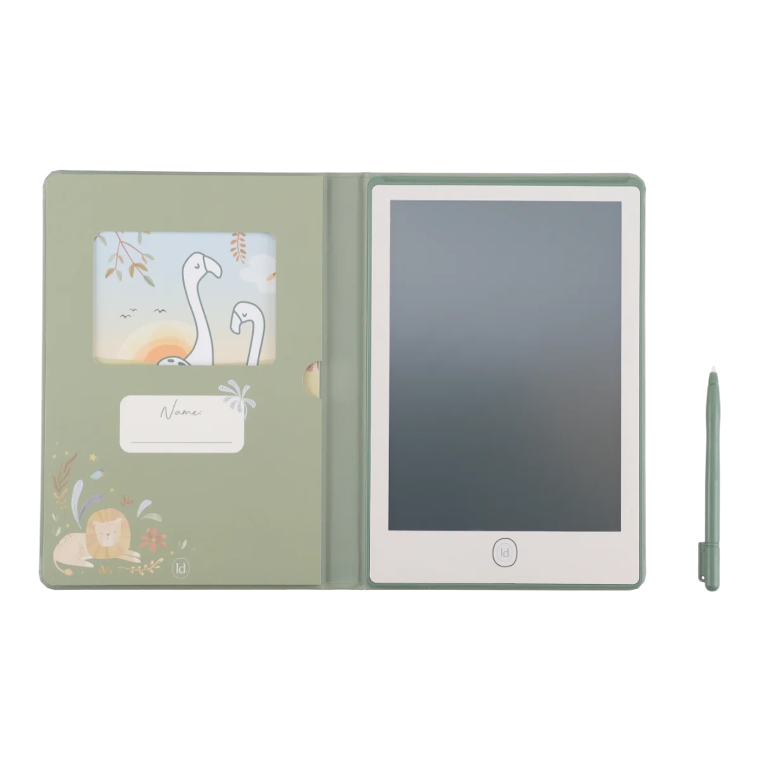 Tablet branco numa capa verde com ilustrações e caneta verde