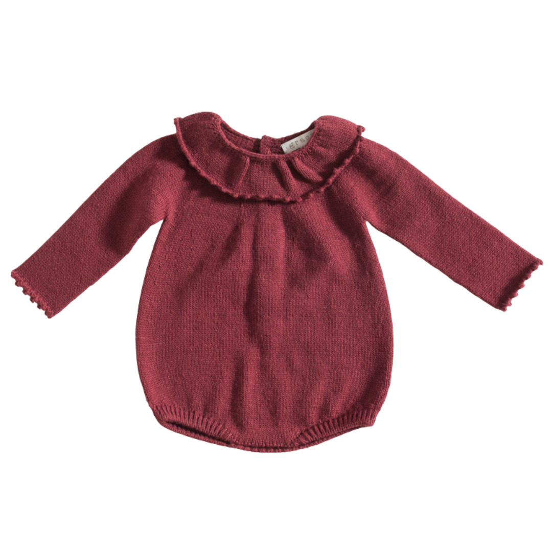 Macacão de malha bordô para bebé com gola rodada frisada e mangas compridas