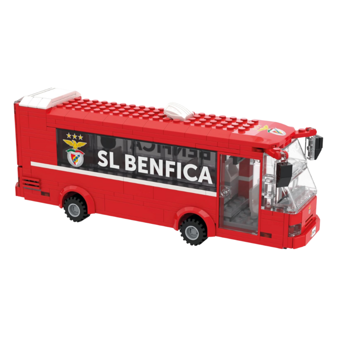 Miniatura de autocarro em blocos de montar com texto SL BENFICA e logotipo do clube