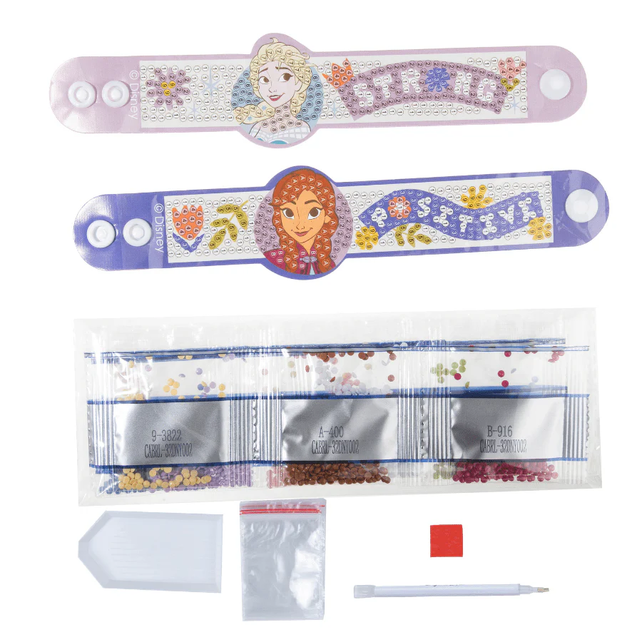 Kit de pulseiras de arte com diamantes pequenas, duas pulseiras plásticas com personagens Disney e acessórios para aplicar diamantes.