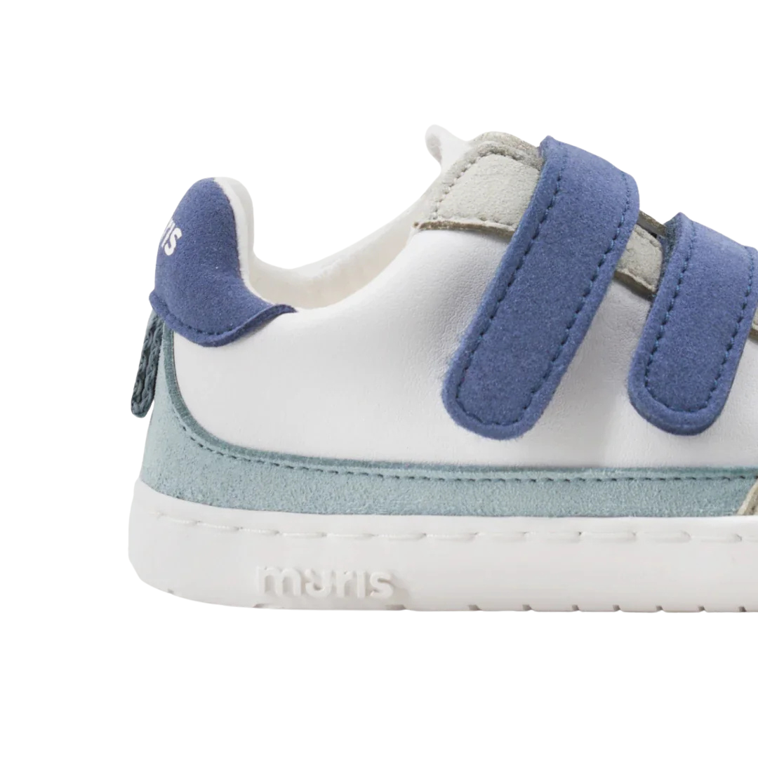 Sapatilha infantil branca e azul com velcro e sola branca