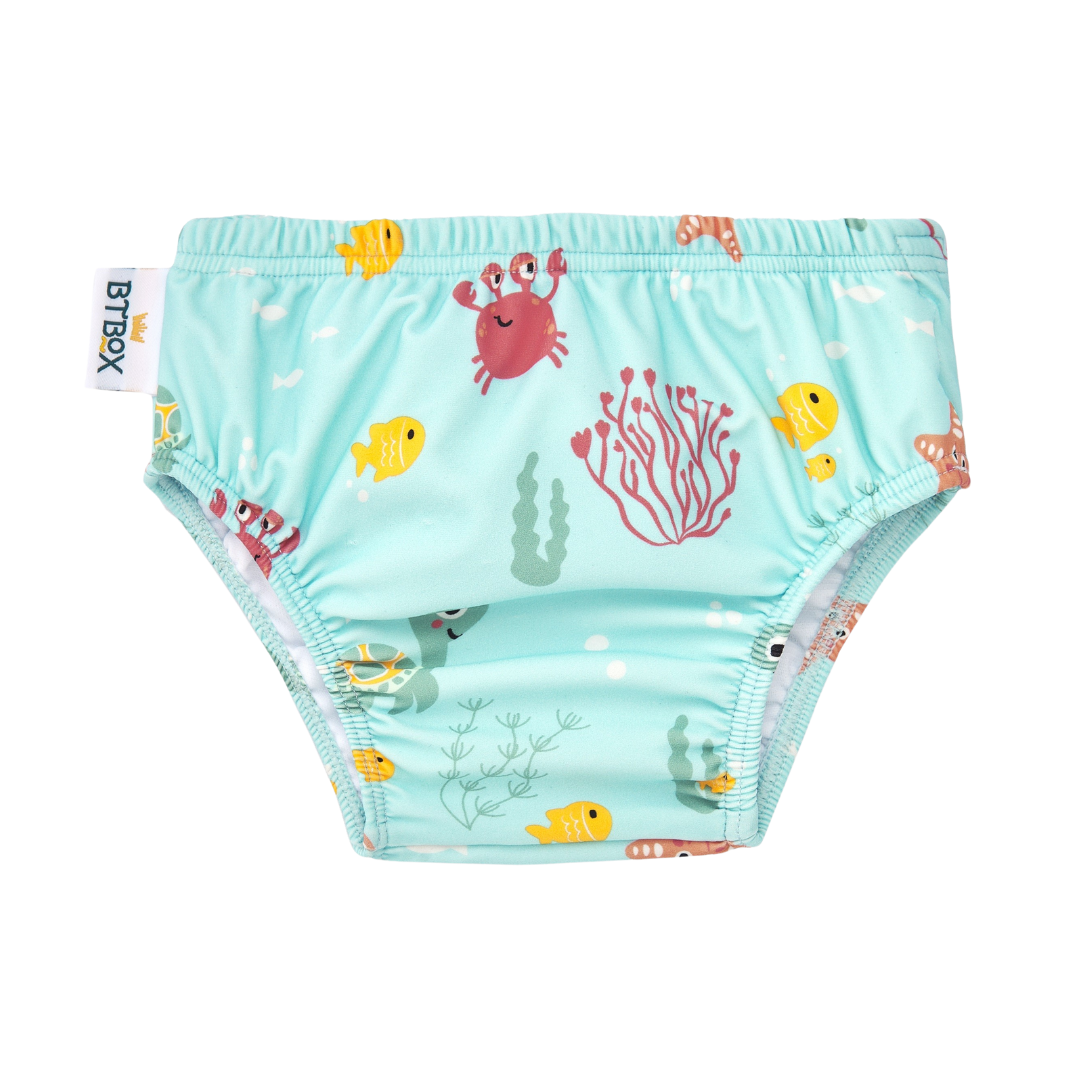 Cueca de banho azul claro para bebé com padrão marinho e etiqueta BTBOX