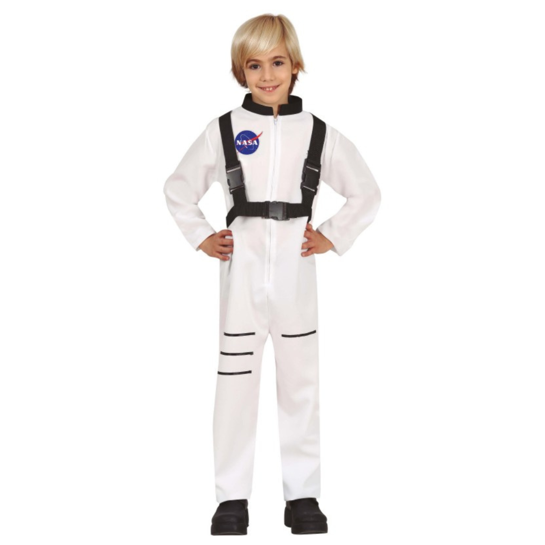 Fato branco de astronauta com arnês preto e emblema NASA, criança sorridente