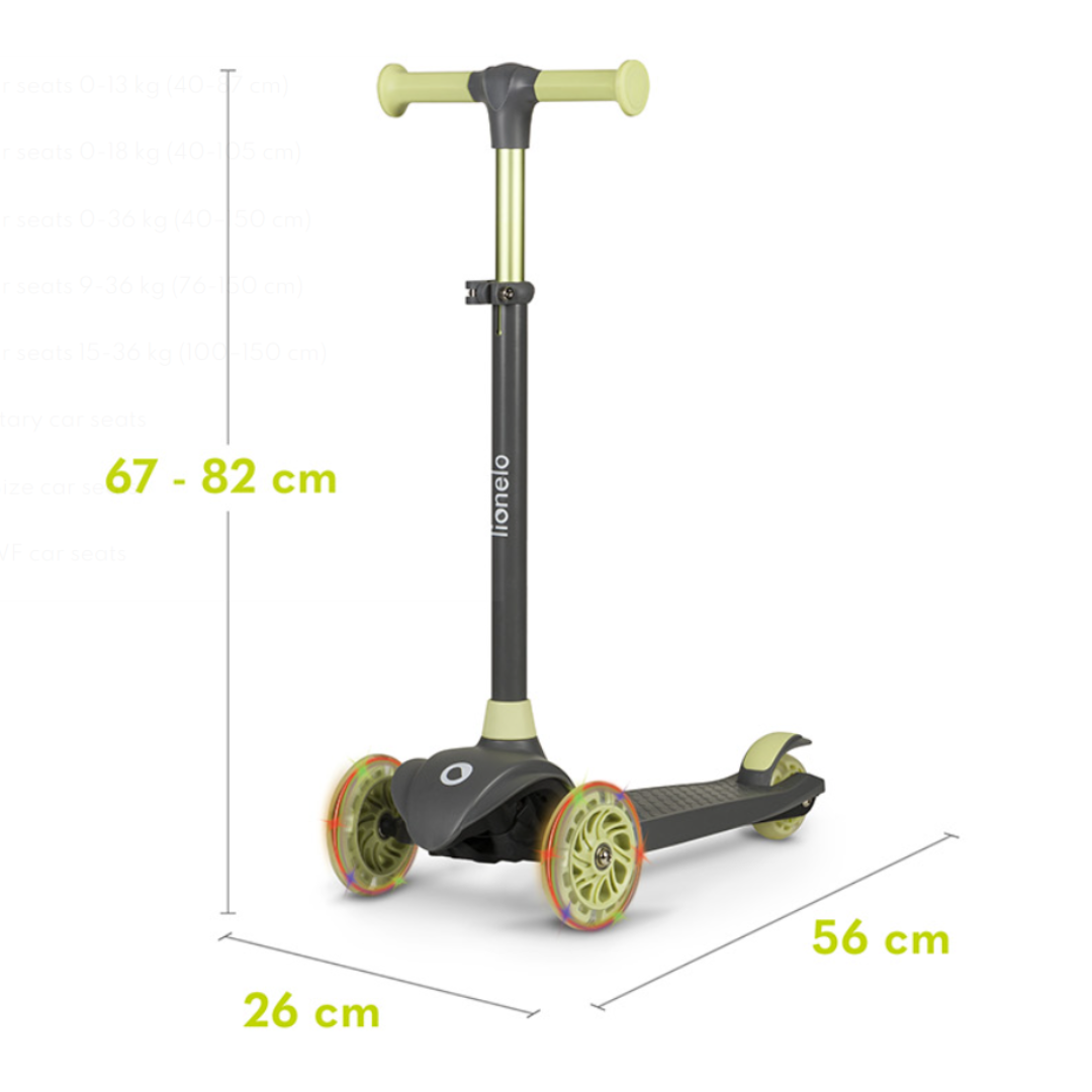 Trotinete infantil preta e amarela com três rodas e texto lionelo na haste.