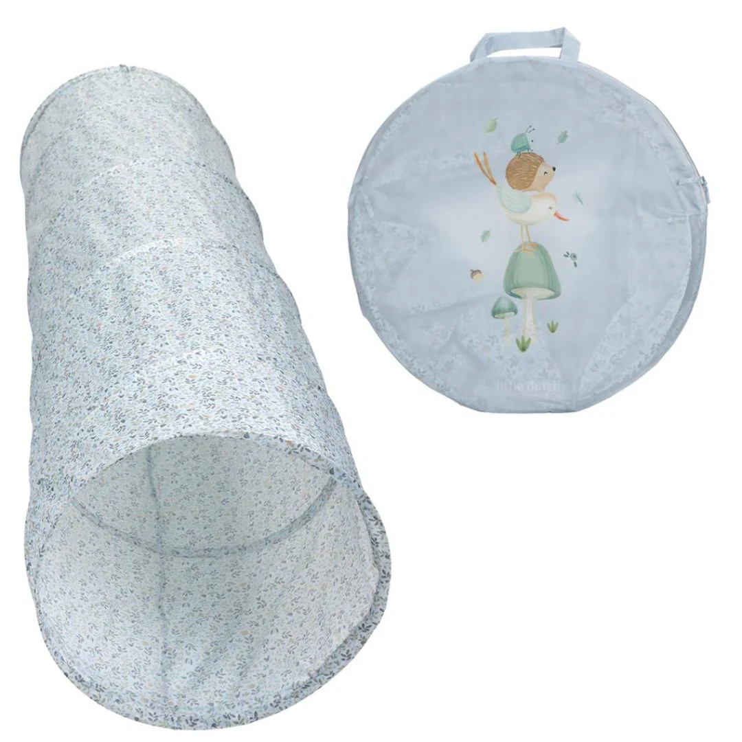 Tunel de brincar azul claro com padrão floral e estojo redondo decorado.