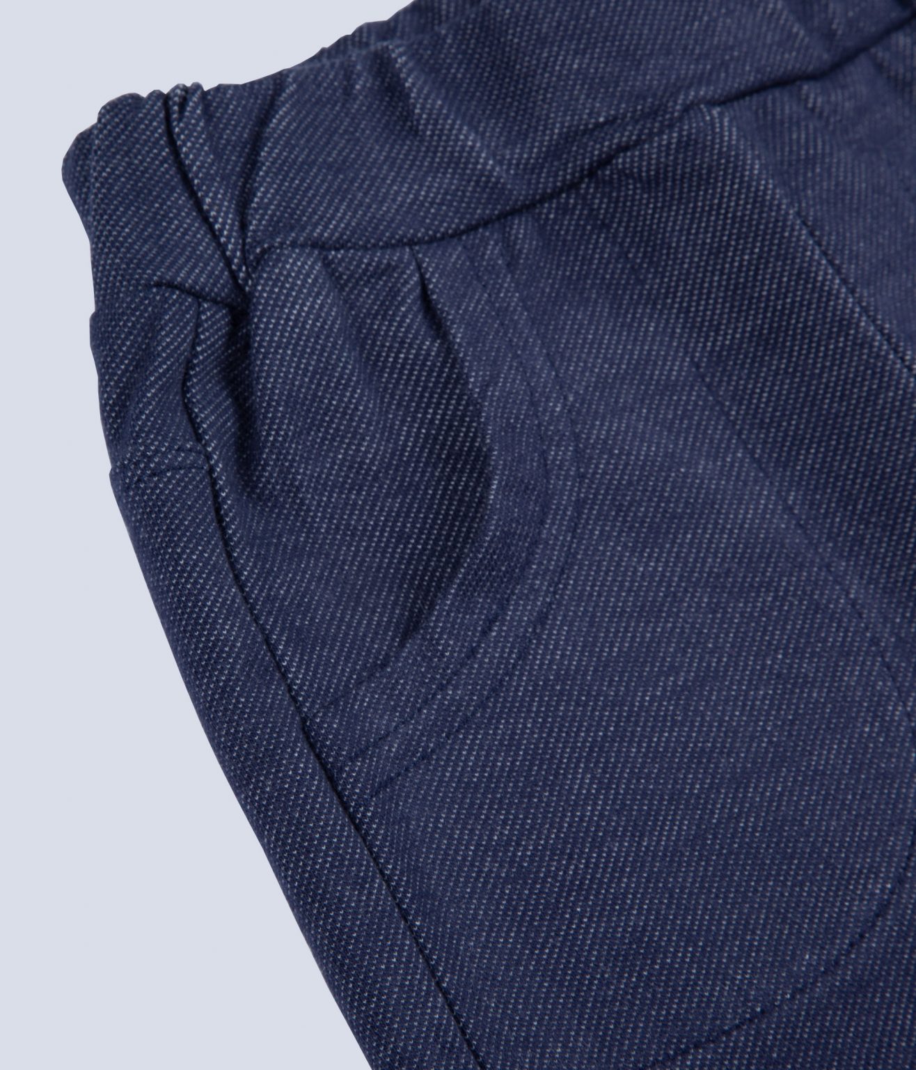 Calça azul escura com bolso e cintura elástica
