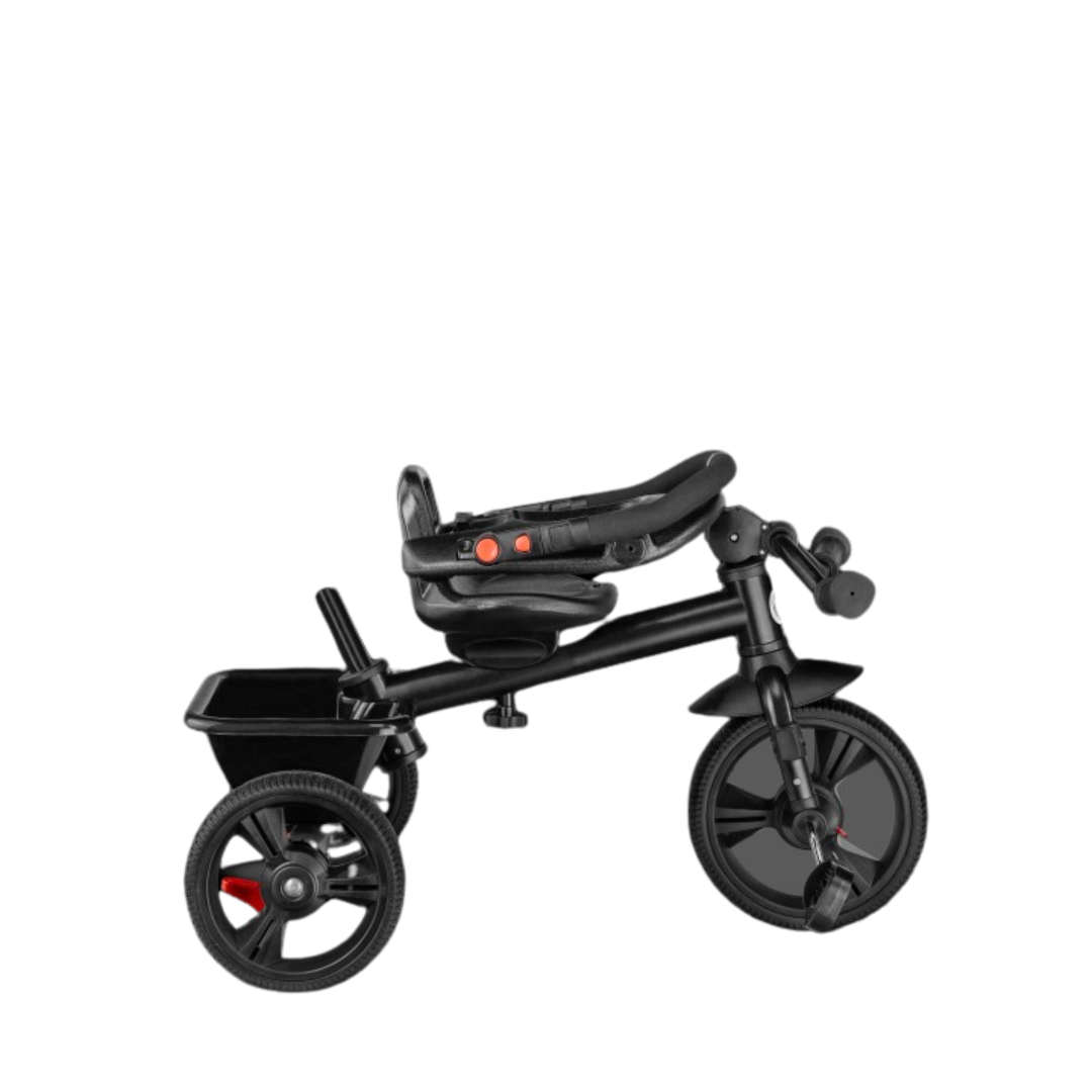 Triciclo infantil preto com assento acolchoado e caixa traseira