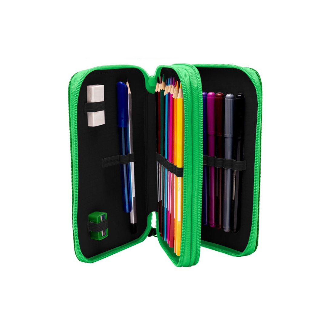 Estojo verde aberto com lápis de cor, canetas, borrachas e afiador
