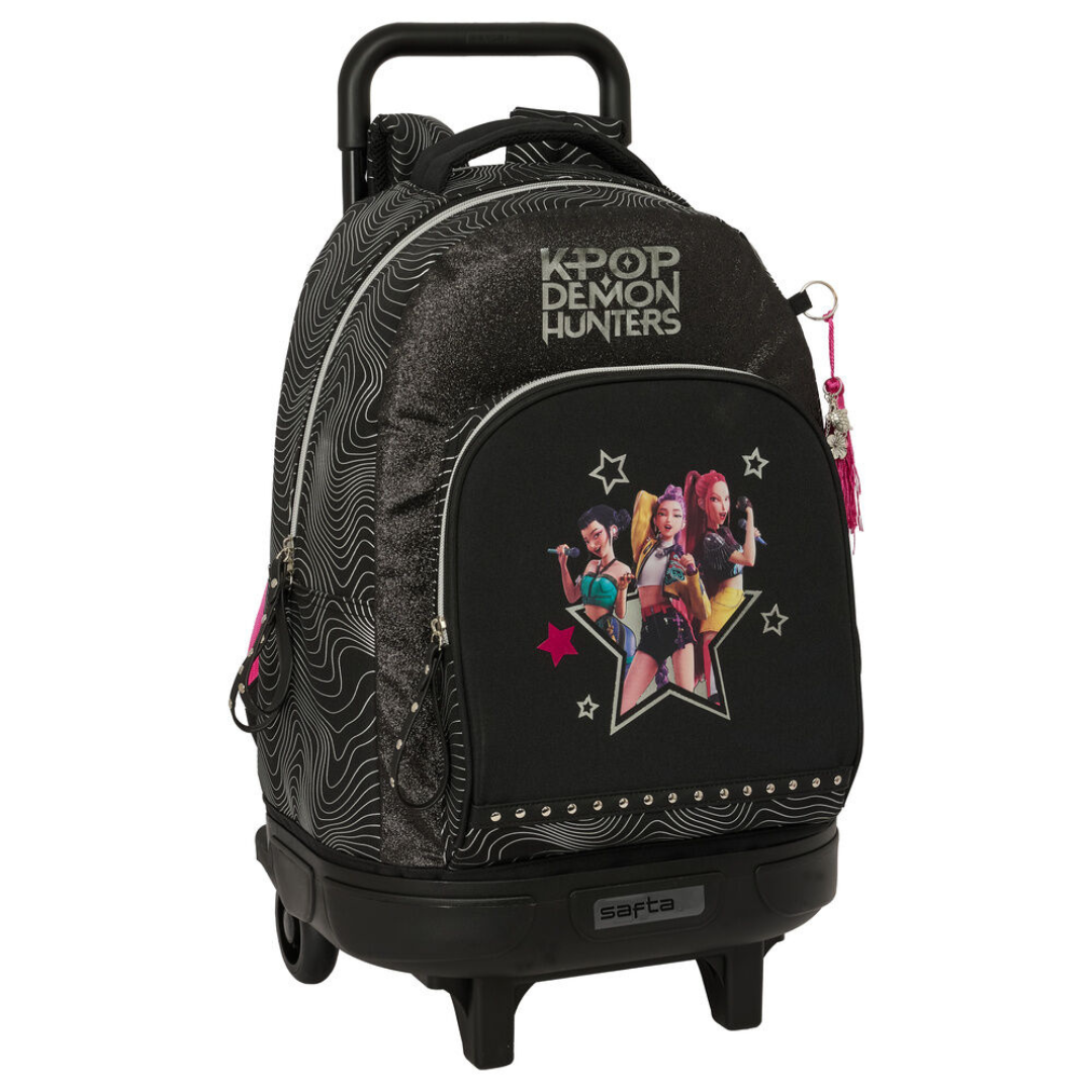 Mochila de carrinho preta com estampa K-POP DEMON HUNTERS e personagens coloridas.