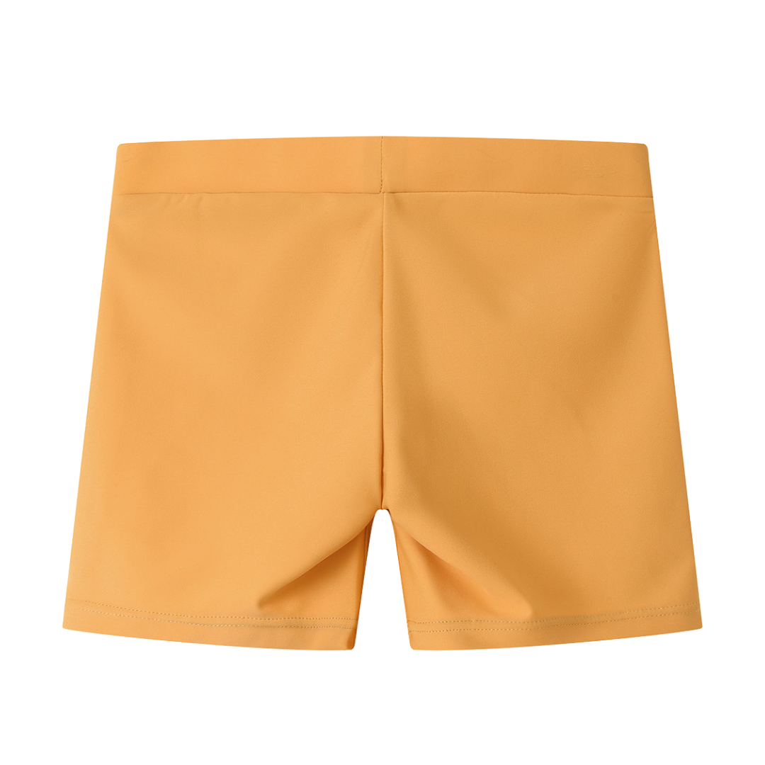 Calções de banho amarelos alaranjados curtos sobre fundo branco