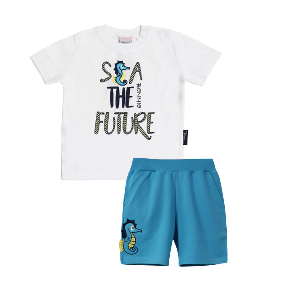 Conjunto infantil com t-shirt branca estampada e calções azuis com cavalo-marinho