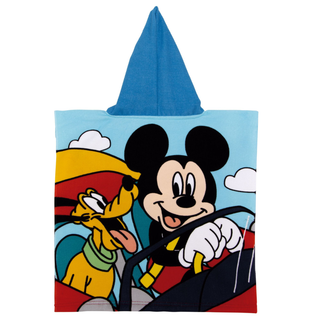 Poncho com capuz azul e estampa do Mickey Mouse e Pluto num carro
